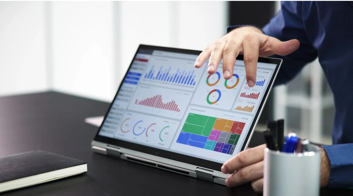 Choix d’un logiciel de gestion d’entreprise avec tableau de bord à l’écran