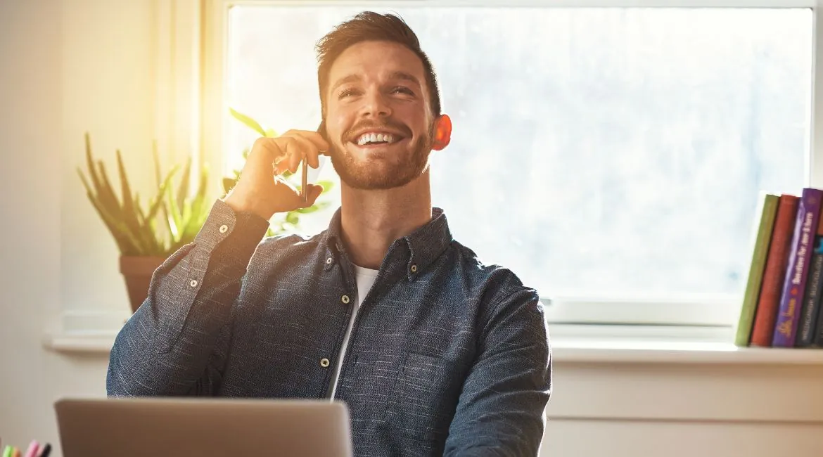 Entrepreneur comparant deux cabinets d'expertise comptable