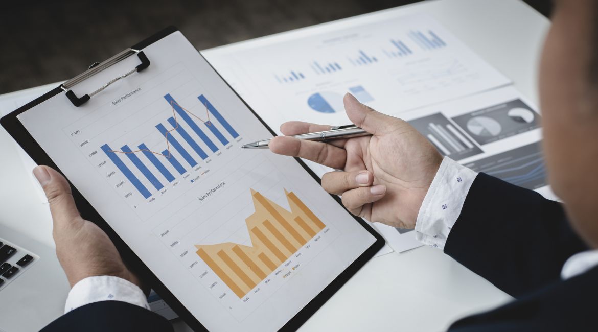 Entrepreneur décidant de passer de micro-entreprise à société